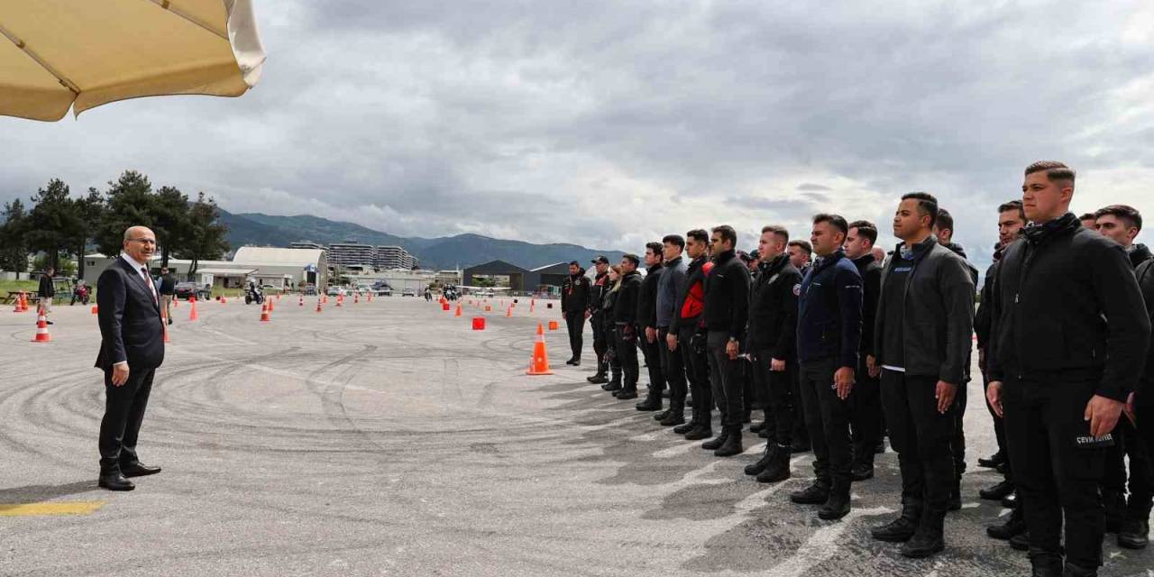 Vali Demirtaş’tan Jandarma Ve Polis Kursiyerlere Moral Ziyareti