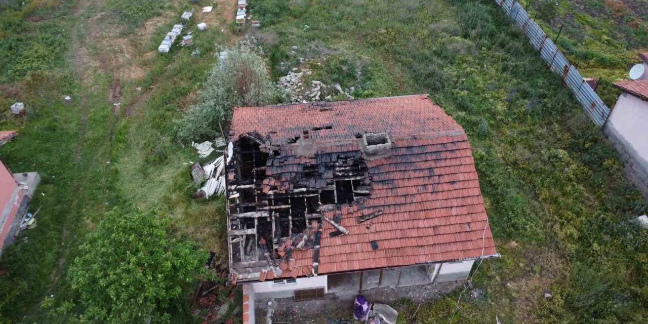 Yaşlı Kadının Evi Yangında Küle Döndü: Kundaklandığını İddia Etti