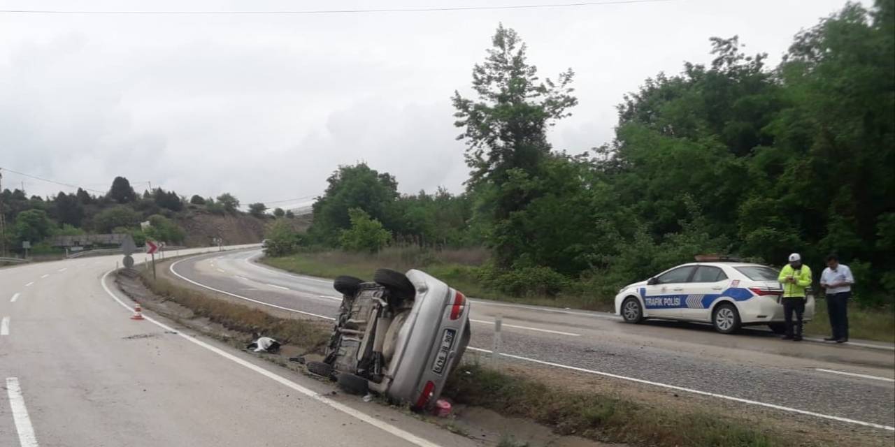 Otomobil Kaygan Yolda Devrildi:1 Yaralı