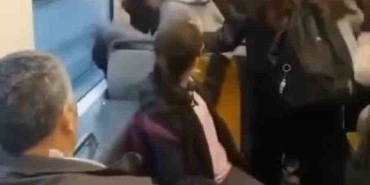 Tramvayda Kız Öğrenciler Saç Saça Baş Başa Kavga Etti