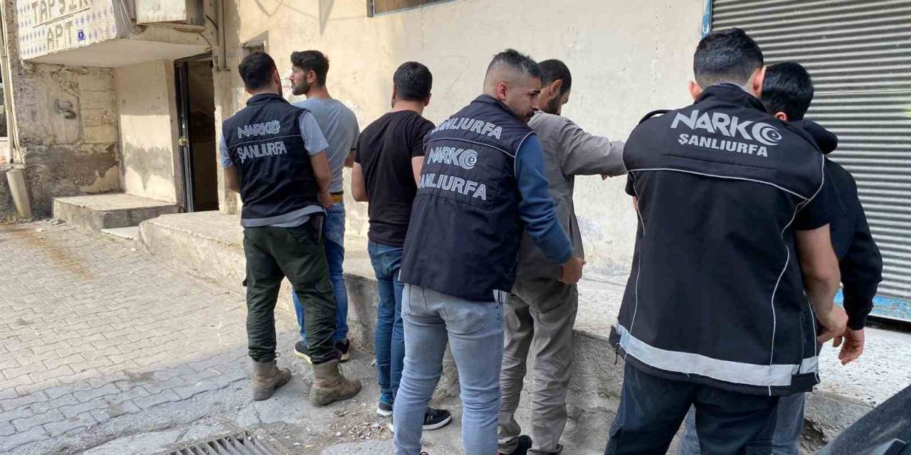 1 Günde 15 Bin Kişinin Üst Aramasını Yaptılar