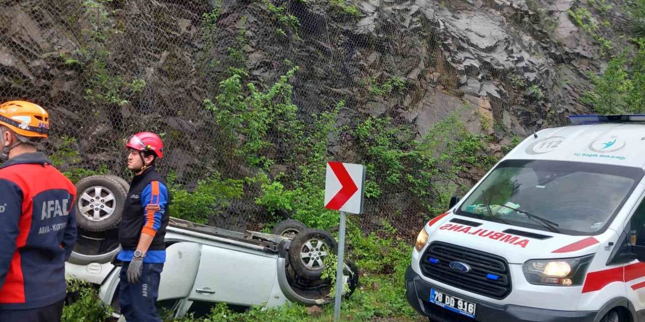 Yoldan Çıkan Otomobil Takla Attı: 2 Yaralı