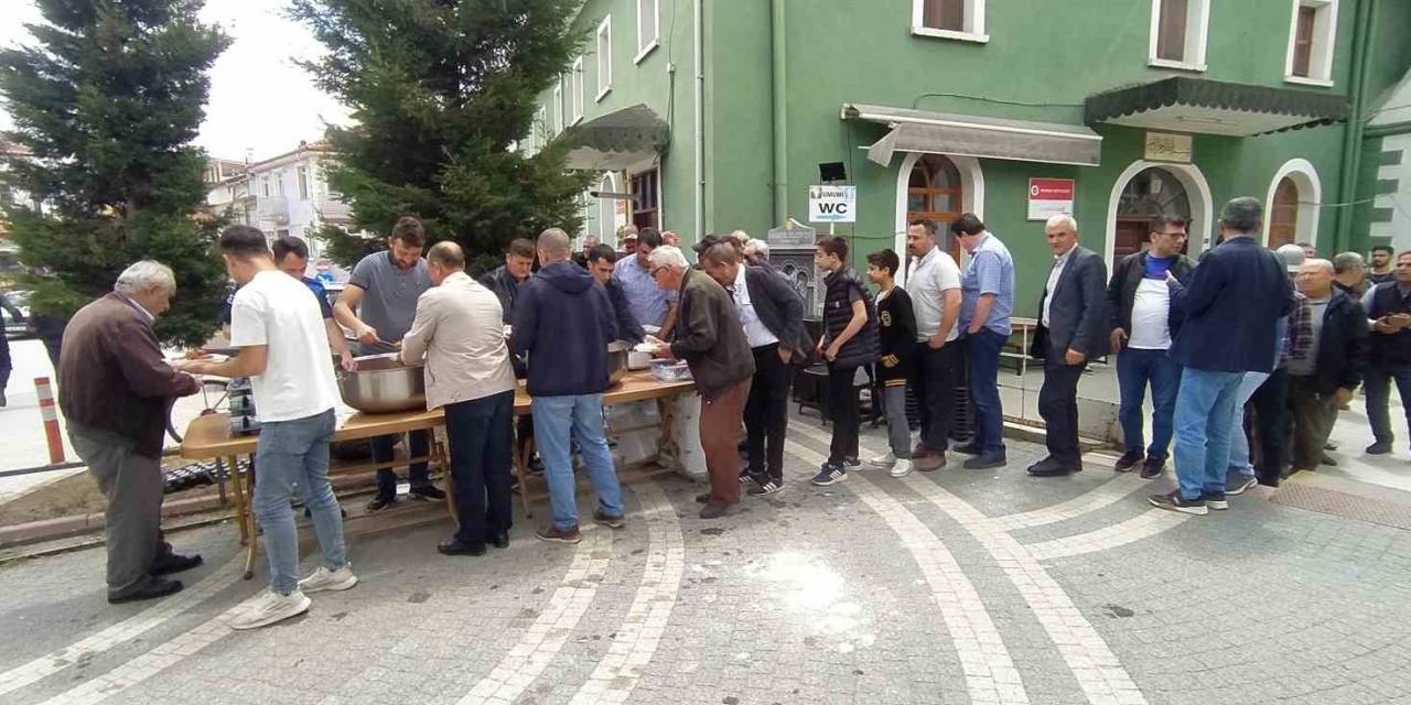 Hisarcık’ta Şehitler Mahallesinde Hayır Yemeği