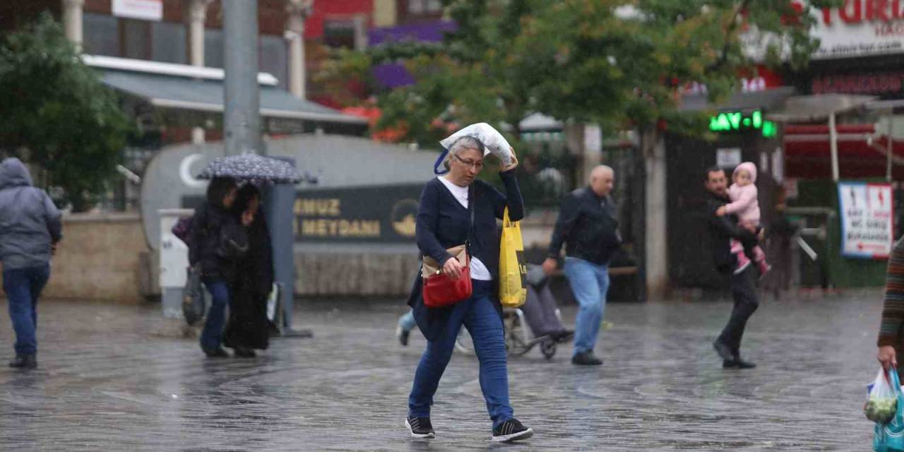 Bursa’da Sağanak Yağış Ve Dolu Hayatı Felç Etti