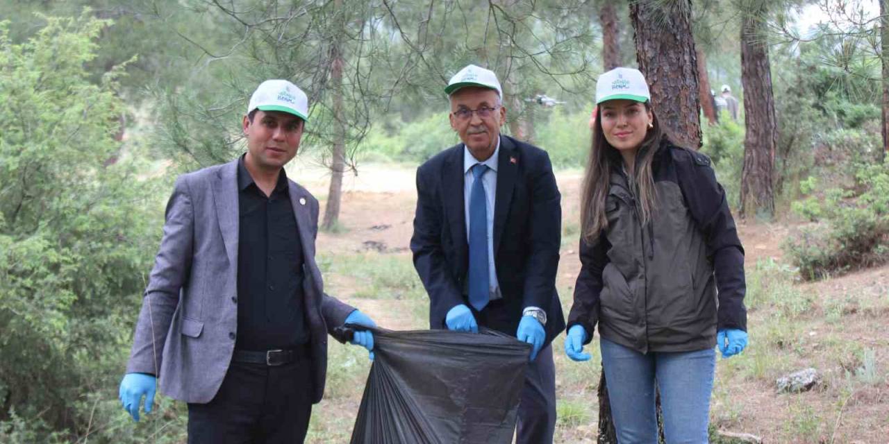 Ormanlık Alandan Poşet Poşet Çöp Çıktı