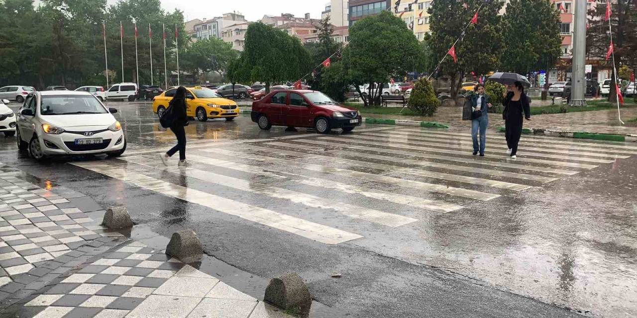 Kırklareli’de Sağanak Yağış Etkili Oluyor