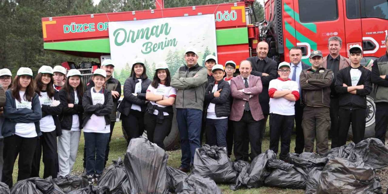 Vali Aslan Öğrencilerle Ormanda Temizlik Yaptı