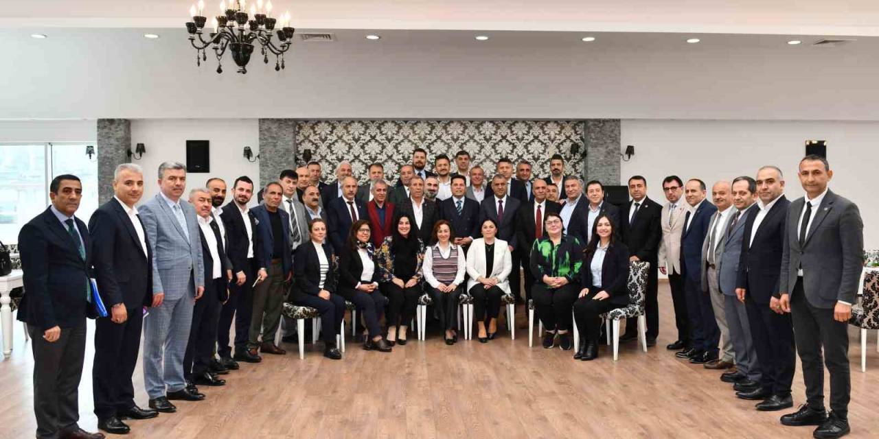 Esenyurt Belediye Başkanı Özer, Muhtarlarla Buluştu