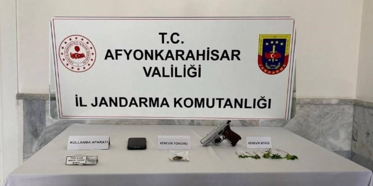 Jandarma Uyuşturucu İle Kurusıkı Tabanca Yakaladı
