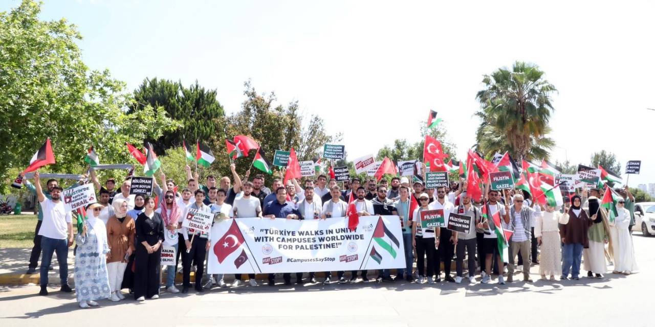 Üniversite Öğrencileri, İsrail Saldırılarını Protesto Etti