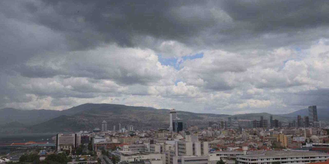 Yağmur Bulutları İzmir Semalarında