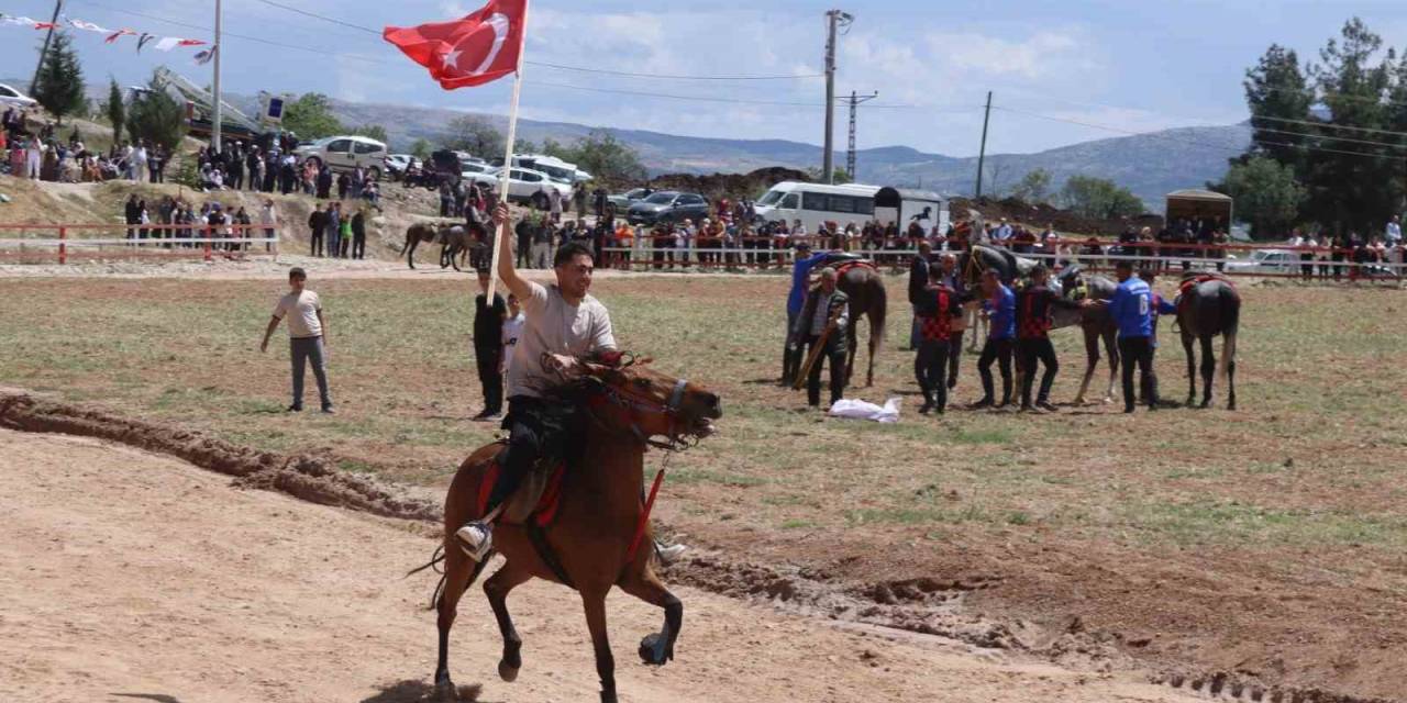 Çal’da Asırlık Gelenek Bu Yılda Sürdürüldü