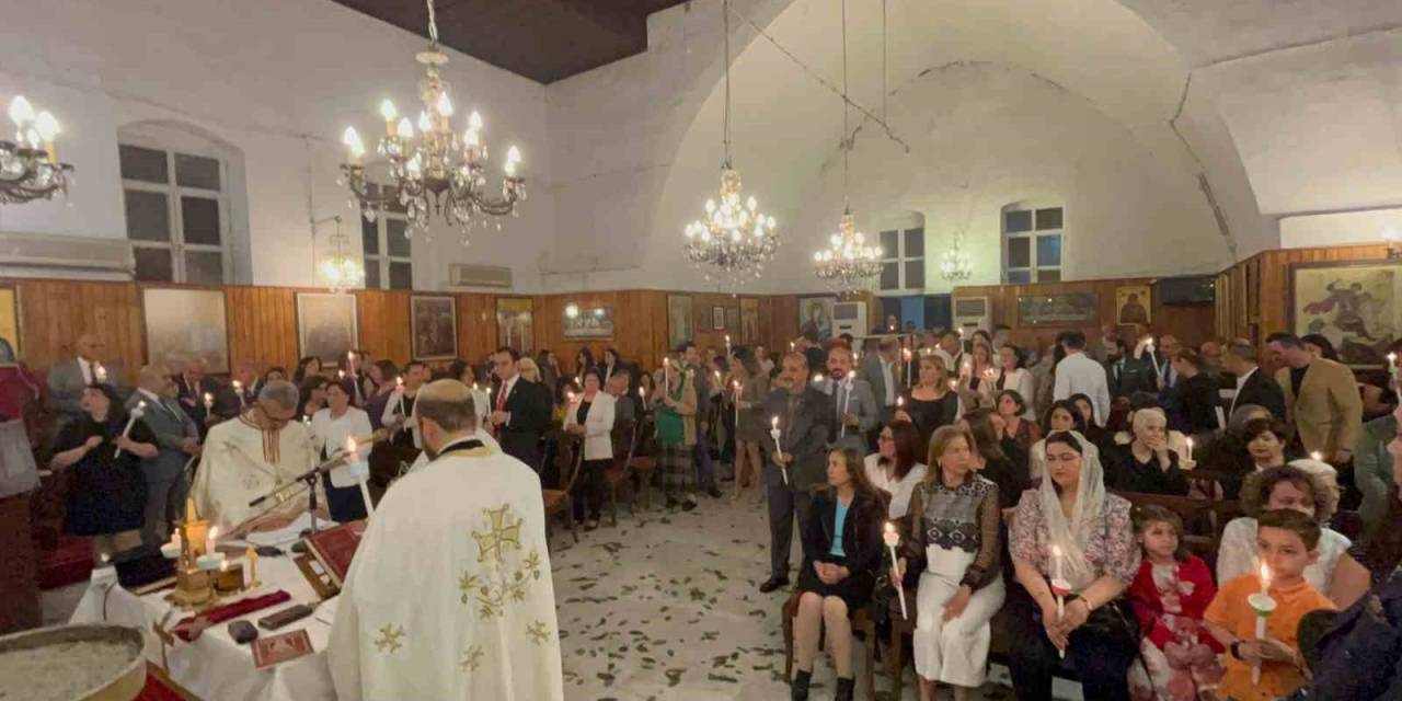 Enkaz Kentte Paskalya Ayini Düzenlendi