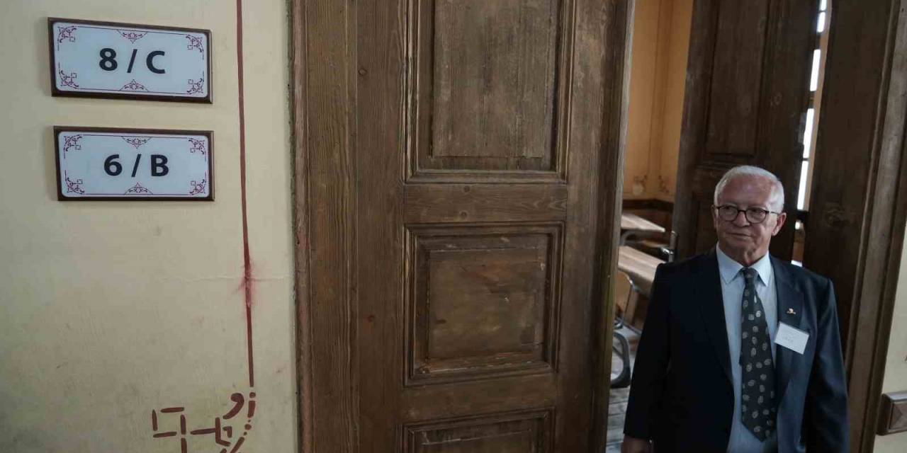 Eski Mezunlar Bir Araya Gelerek Öğrencilik Günlerini Canlandırdı