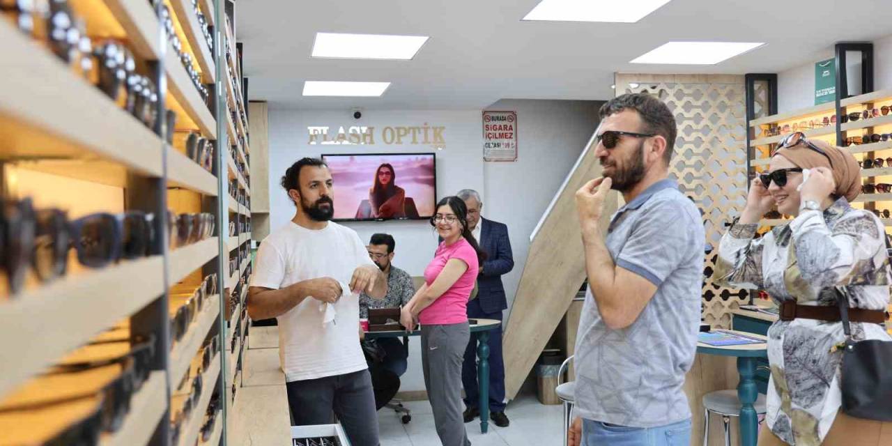 Uzmanlar, Yaz Ayalarının Gelmesiyle Göz Sağlığını Tehdit Eden Güneş Gözlüğüne Dikkat Çekti