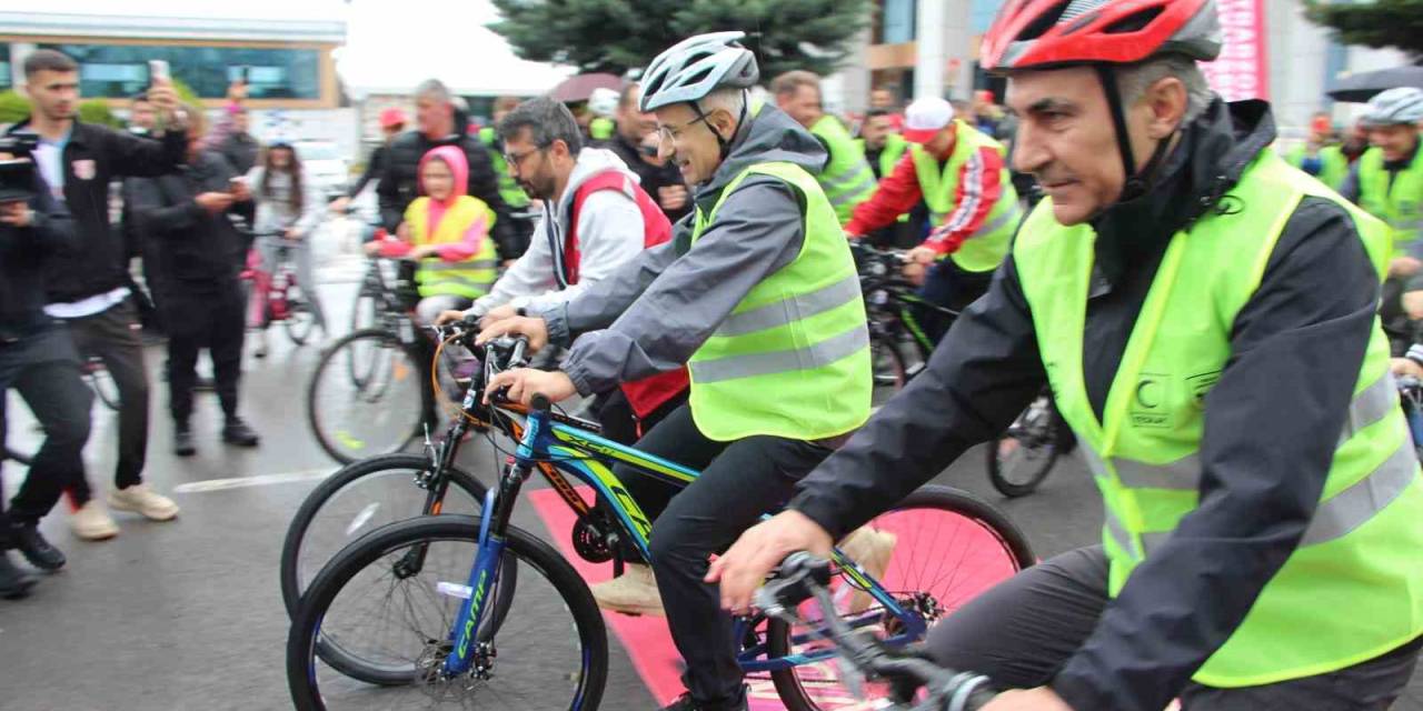 Bakan Uraloğlu, Trabzon’da Pedal Çevirdi