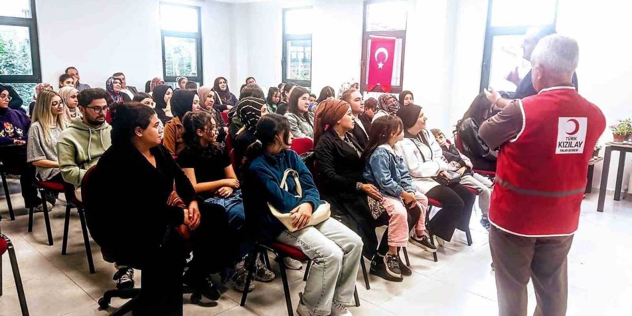 Kızılay’dan Öğrencilere Destek Devam Ediyor