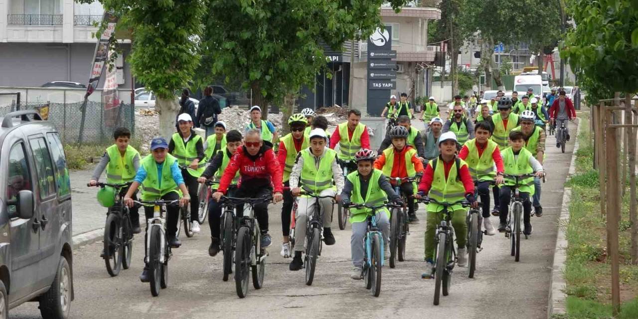 Bisikletseverler 7 Kilometre Pedal Çevirdi