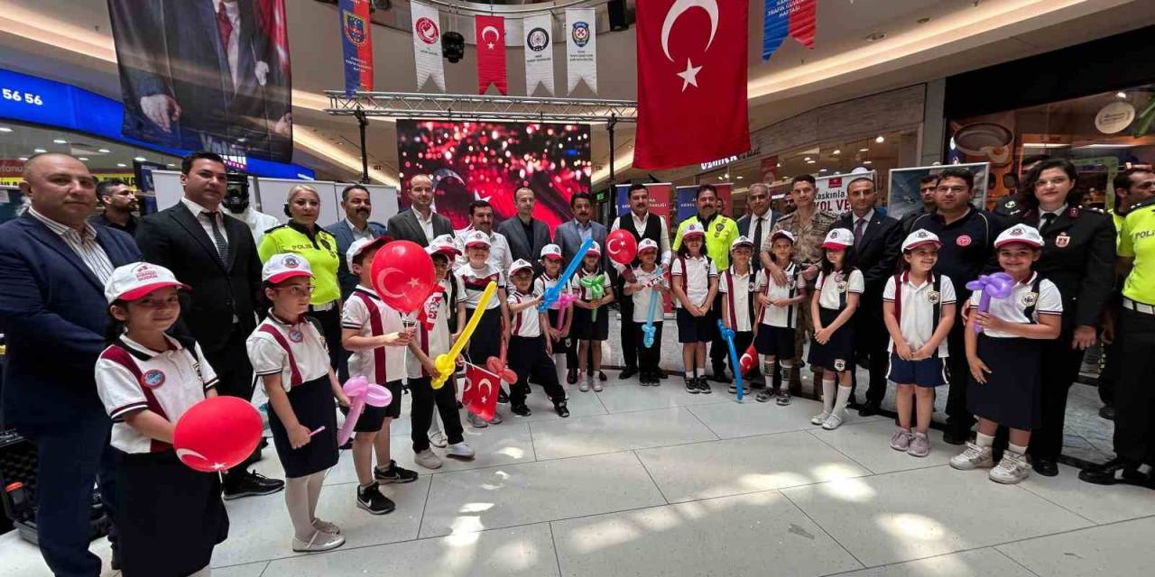 Hatay’da Karayolu Güvenliği Ve Trafik Haftası Dolayısıyla Vatandaşlara Trafik Eğitimi Verildi