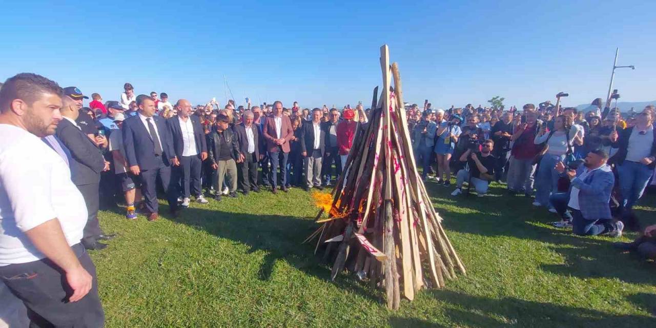 Kakava Ateşi İlk Kez Tekirdağ’da Yakıldı: Sokaklar Doldu Taştı