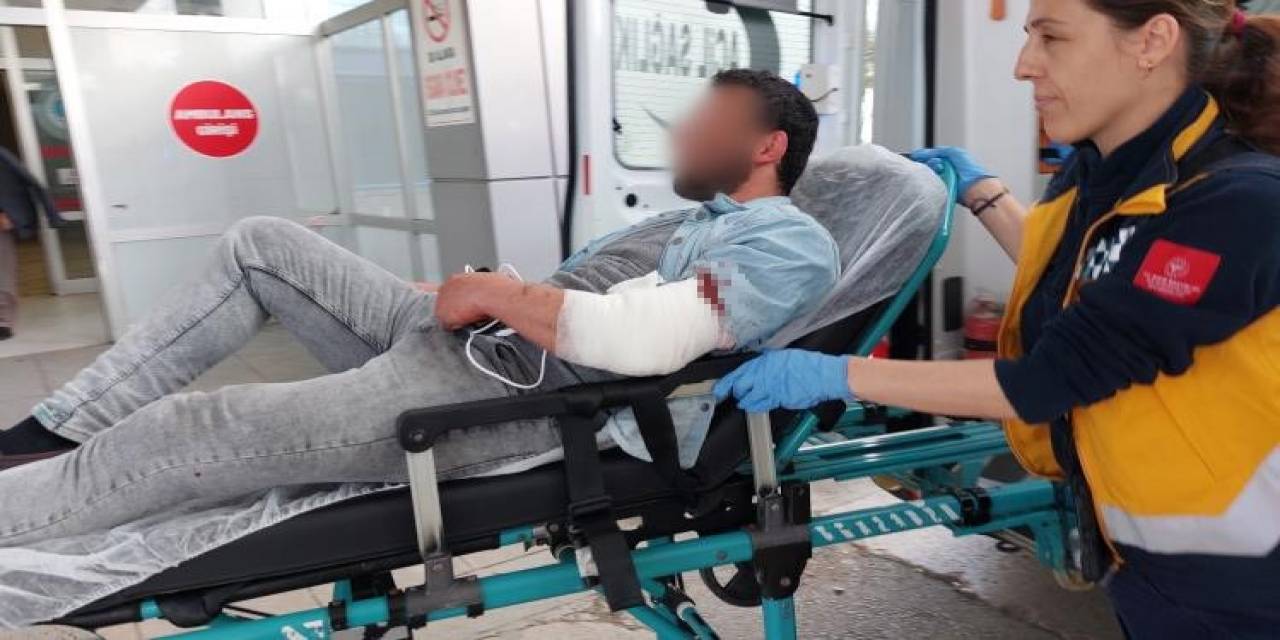 Eşiyle Çıkan Tartışmada Kendini Bıçakladı