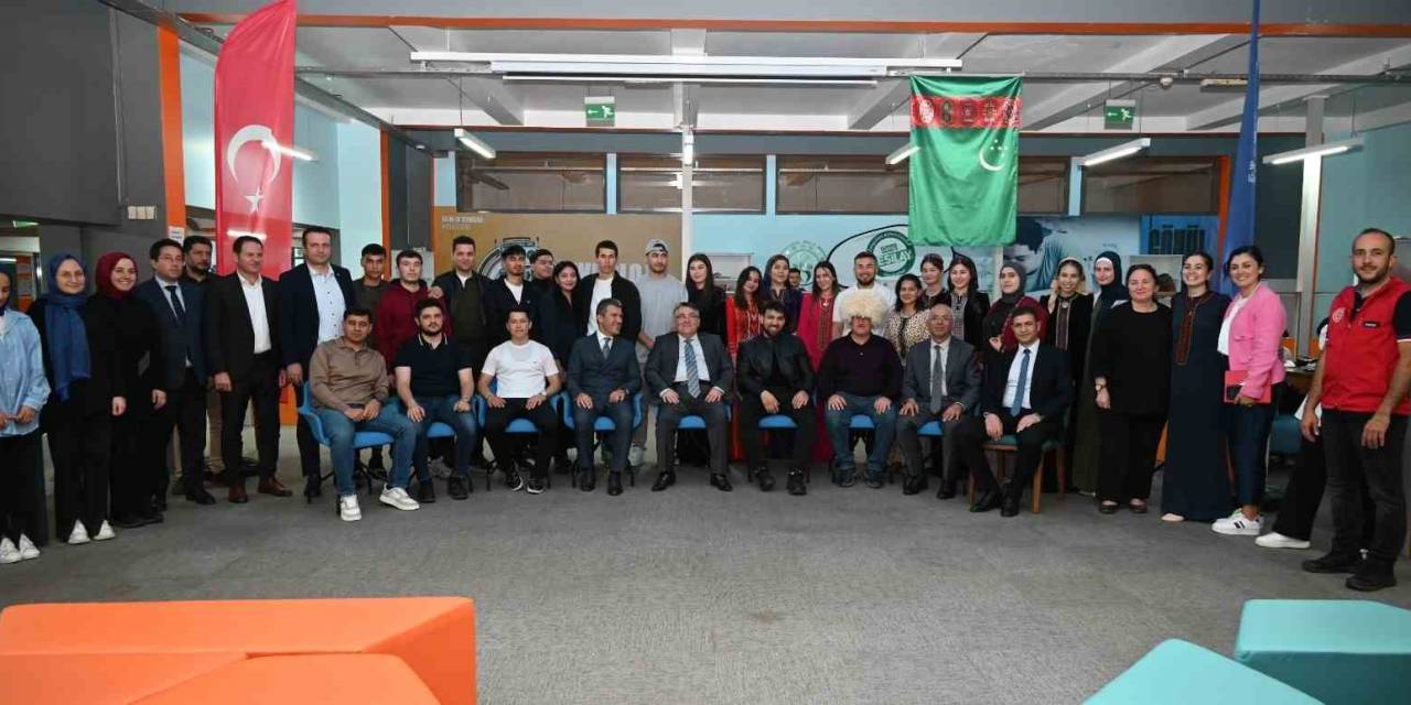 Rektör Özölçer, Türkmenistanlı Öğrencilerle Buluştu