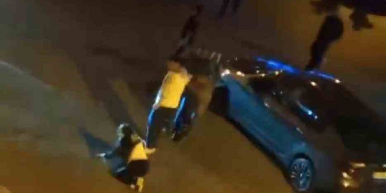 İstanbul’da Sokakta Yumruklu Kavgalar Kamerada: Kadın Aldığı Darbeyle Yere Düştü