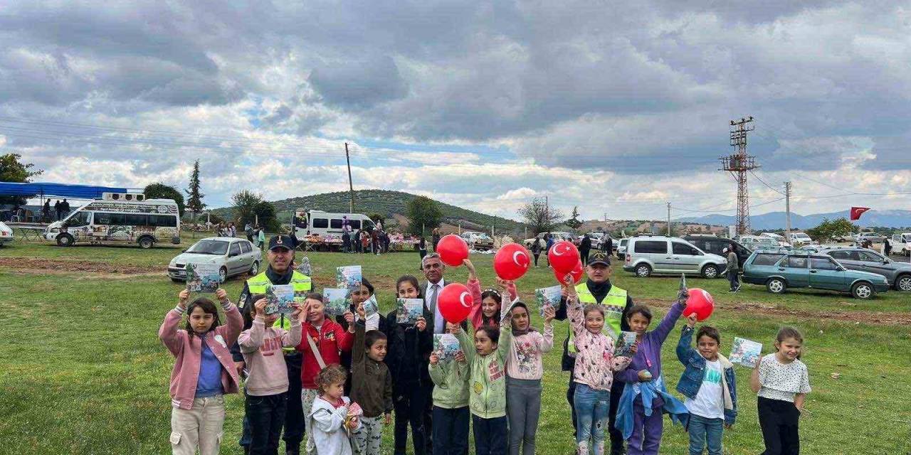 Karacasu Jandarması Vatandaşları Trafik Konusunda Bilgilendirdi
