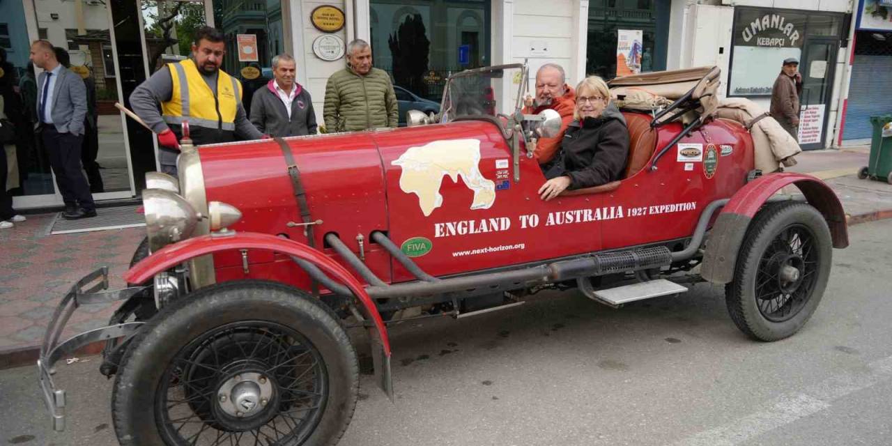 İngiliz Çift, Asırlık Klasik Otomobille Dünyayı Turluyor