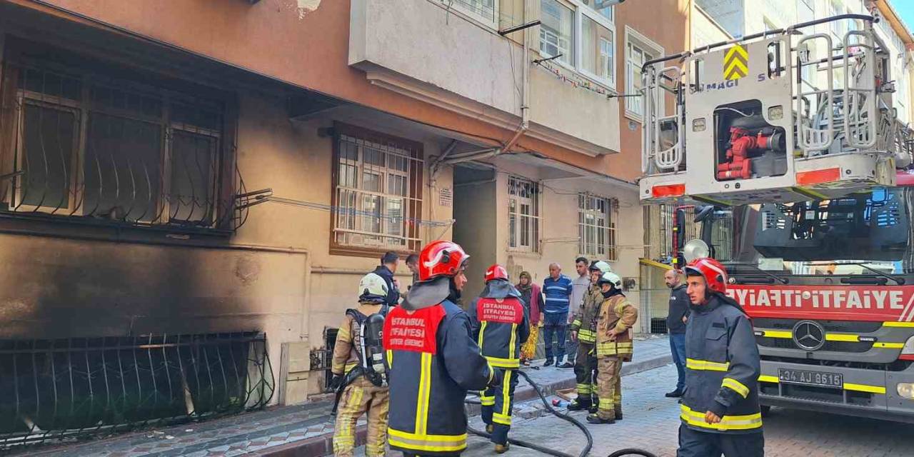 Sultangazi’de Bodrum Kattaki Daire Alev Alev Yandı: Faciadan Dönüldü