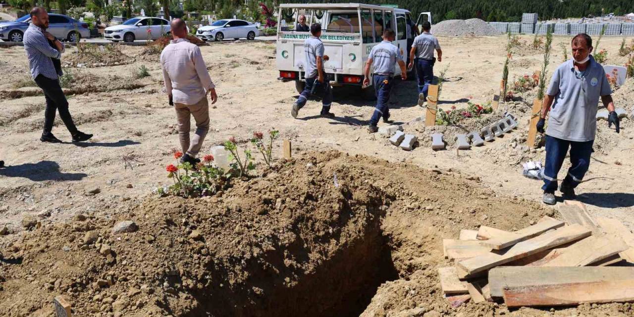 Abd’de Ölü Bulunan Adanalı Fenomenin Mezarı Açıldı, Yeniden Otopsi Yapılacak