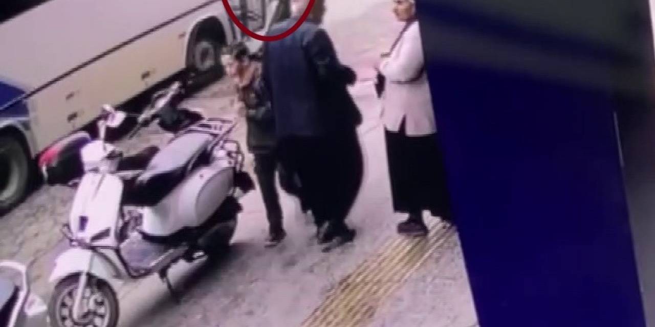 Otobüsün Yayaya Çarpma Anı Kameralara Yansıdı