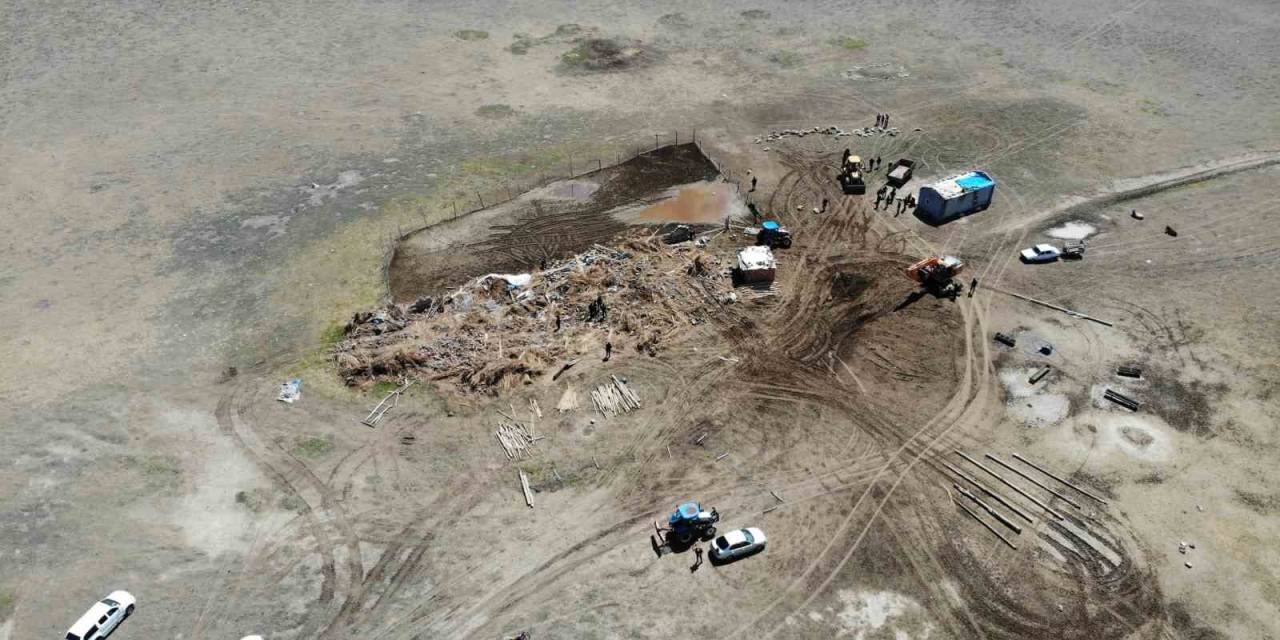 Vali Kumbuzoğlu: "Çöken Mandırada Hasar Tespit Çalışmalarımız Devam Ediyor"