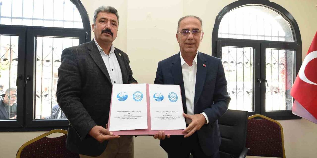 Antakya Belediyesi’nde Görevli Memurlara Başkan Yapar’dan Müjdeli Haber