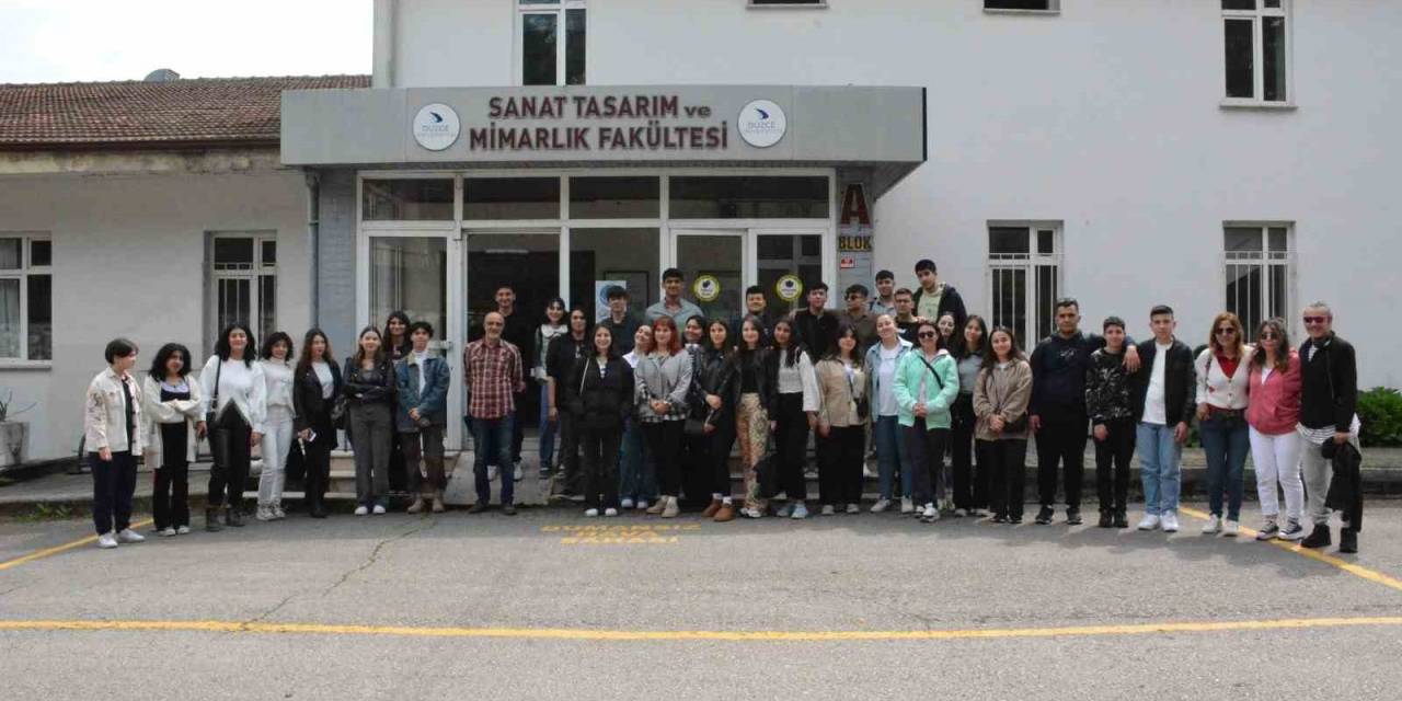 Lise Öğrencileri Düzce Üniversitesi Sanat Tasarım Ve Mimarlık Fakültesi’ni Gezdi