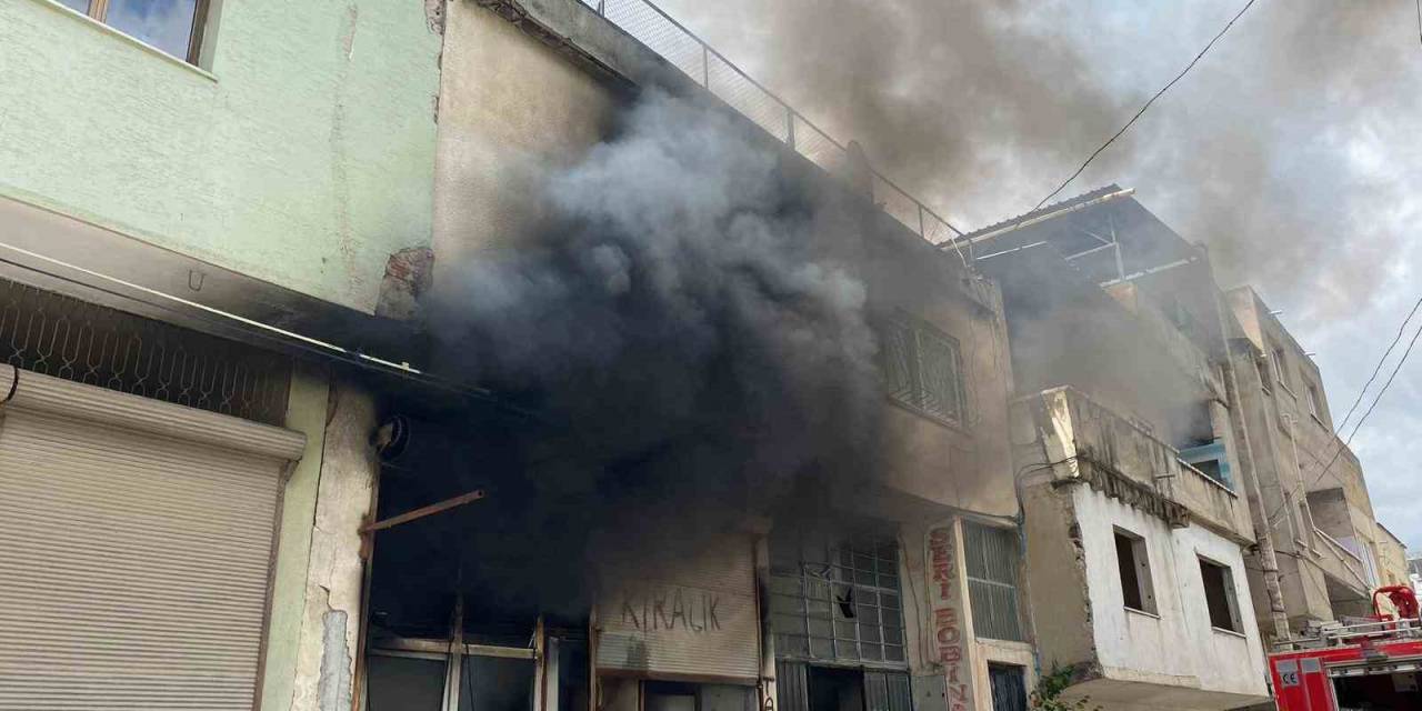 Osmaniye’de Beyaz Eşya Tamiri Yapan İşletmede Yangın Çıktı