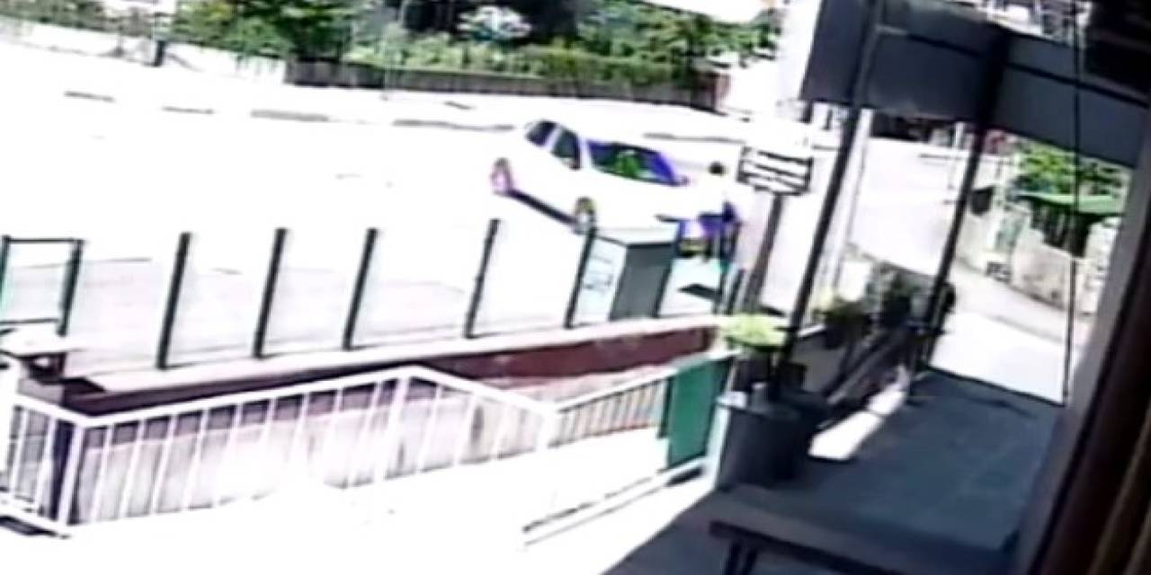 Anne Ve Çocuğuna Otomobil Çarptı