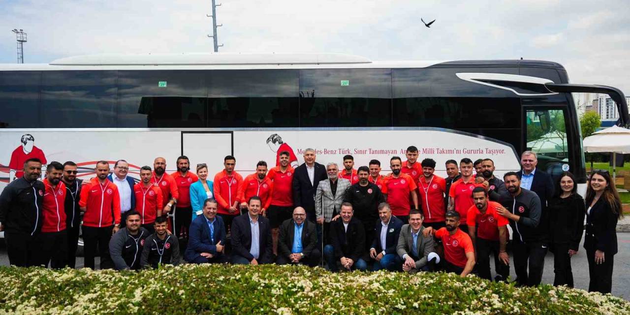 Mercedes-benz Türk, Ampute Futbol Milli Takımı’nı Hoşdere Otobüs Fabrikası’nda Ağırladı