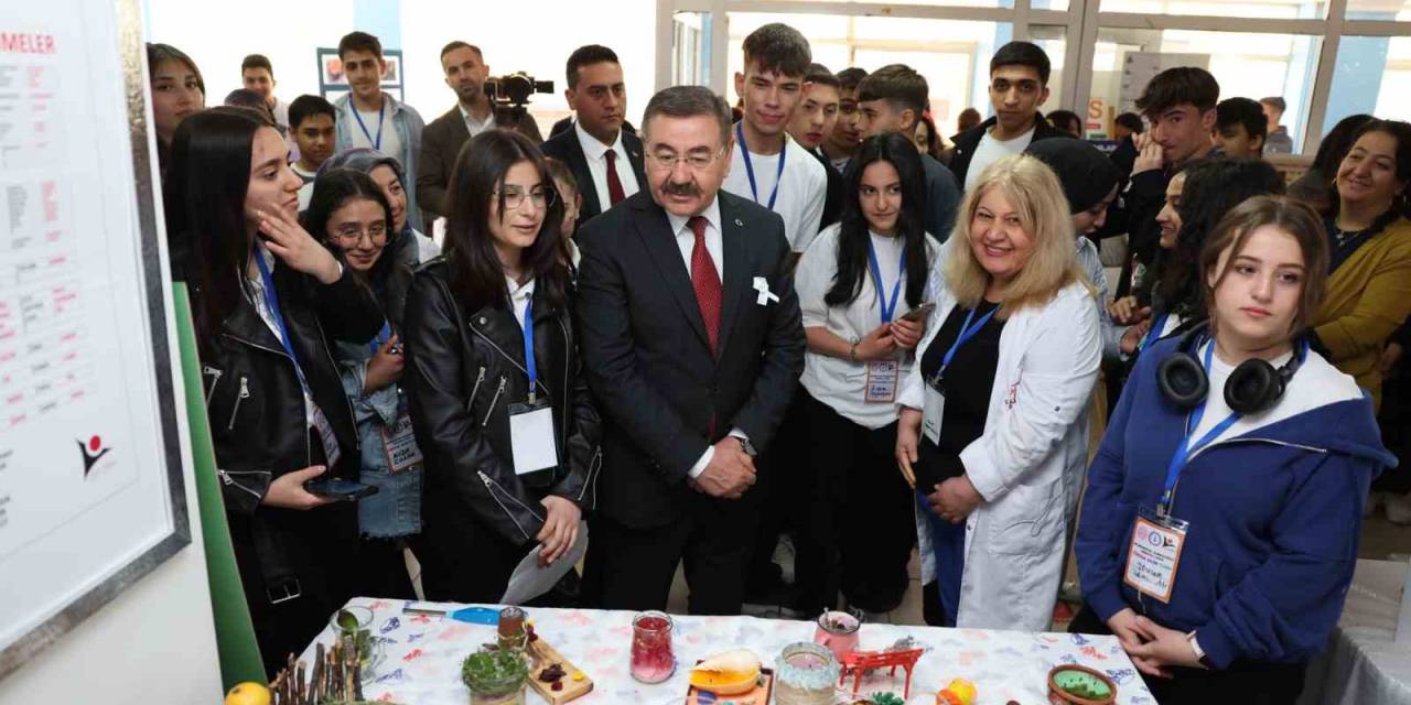 Gölbaşı Belediye Başkanı Odabaşı, Geleceğin Bilim İnsanlarının Heyecanına Ortak Oldu