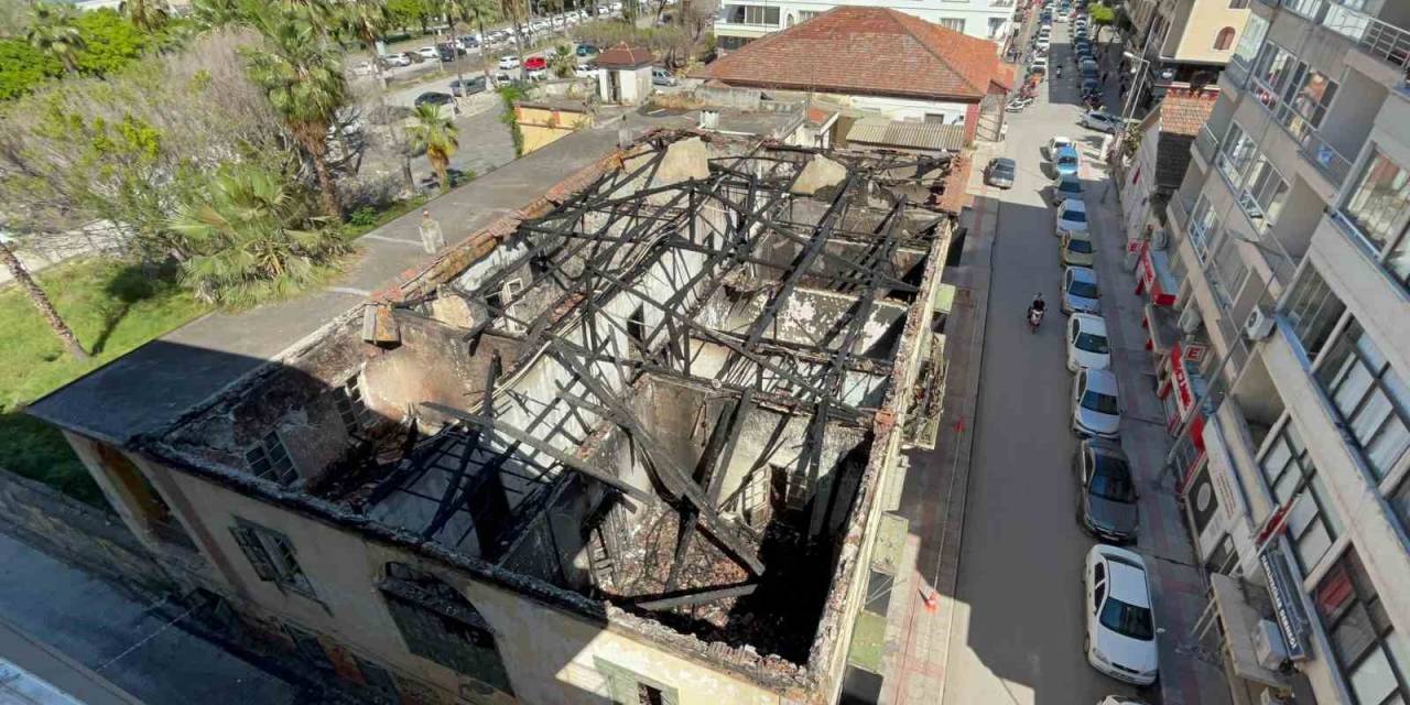 Hatay’da 200 Yıllık Binadaki Yangının Sebebi Araştırılıyor
