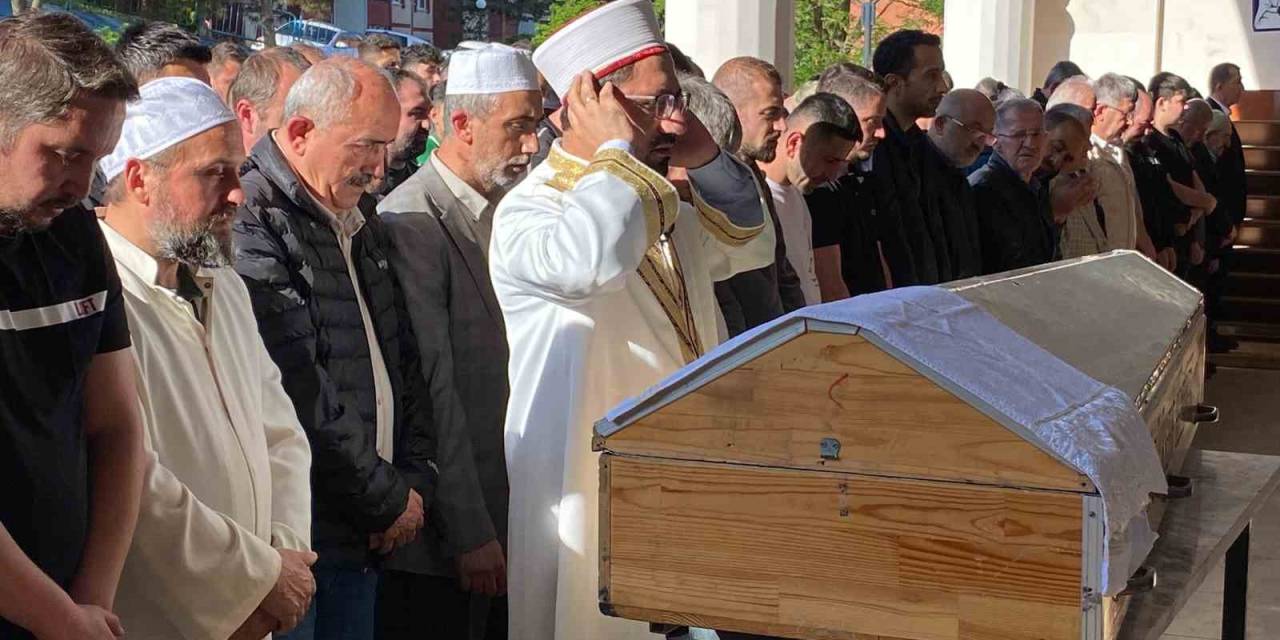 Pres Makinesine Sıkışarak Hayatını Kaybeden Fabrika Sahibi Defnedildi