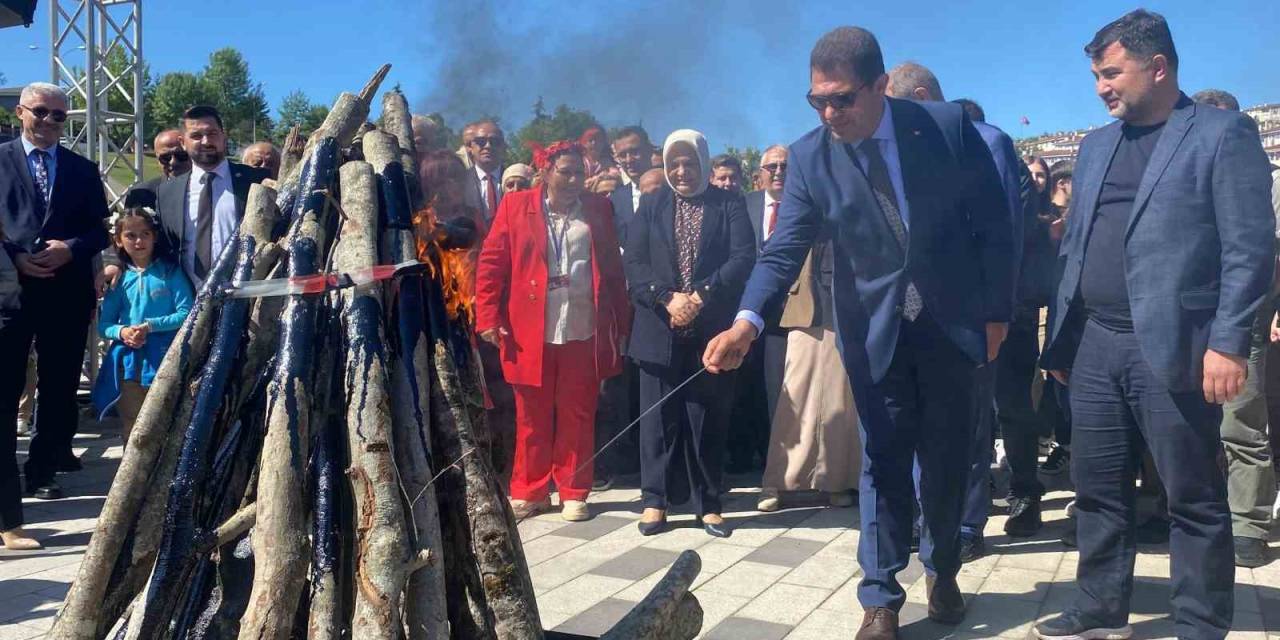 Düzce’de Hıdırellez Ateşini Vali Yaktı