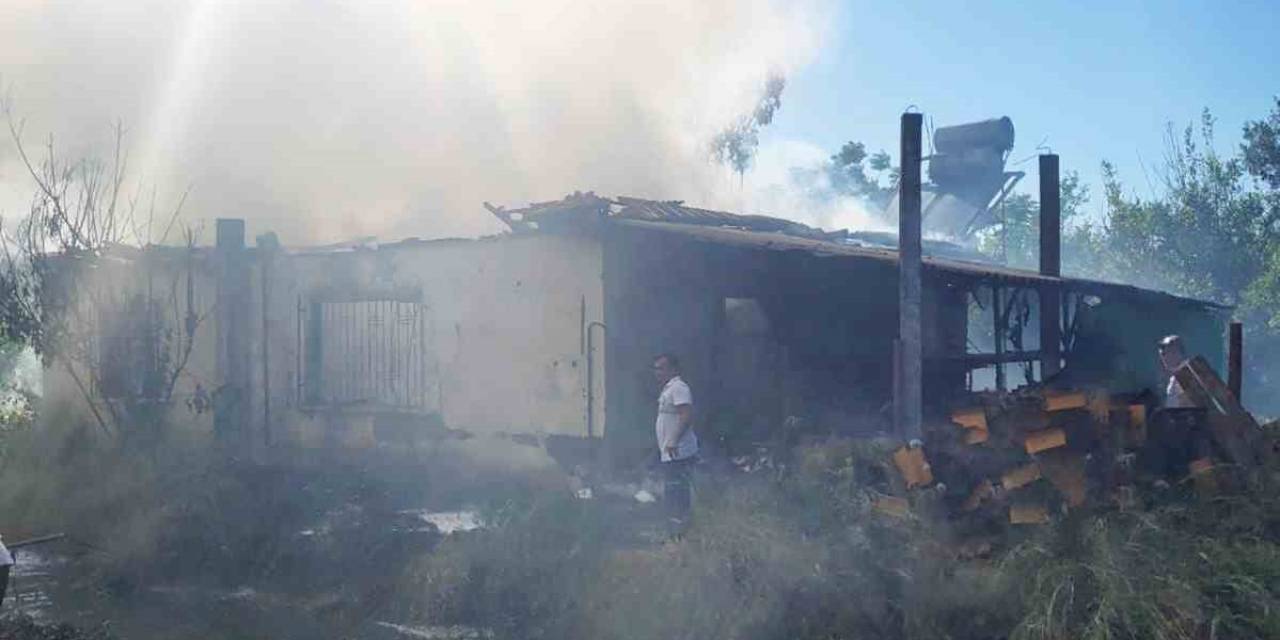 Hediyelik Eşya Yapılan Evde Yangın