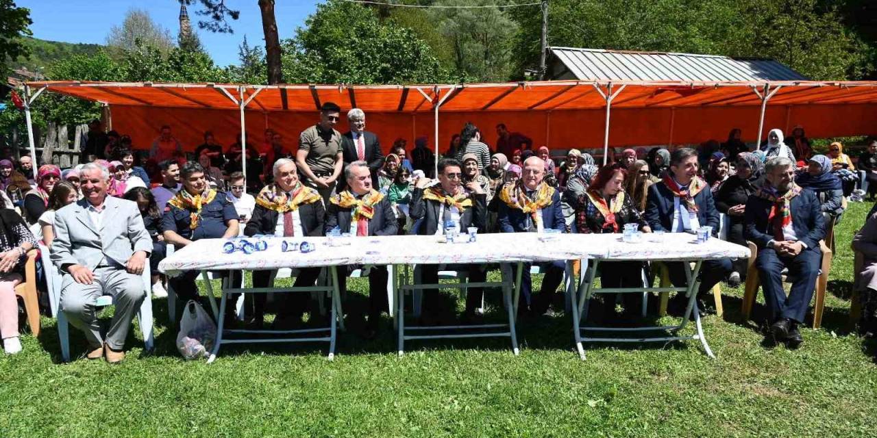 Hıdırellez Şenliği’nde Renkli Görüntüler Oluştu