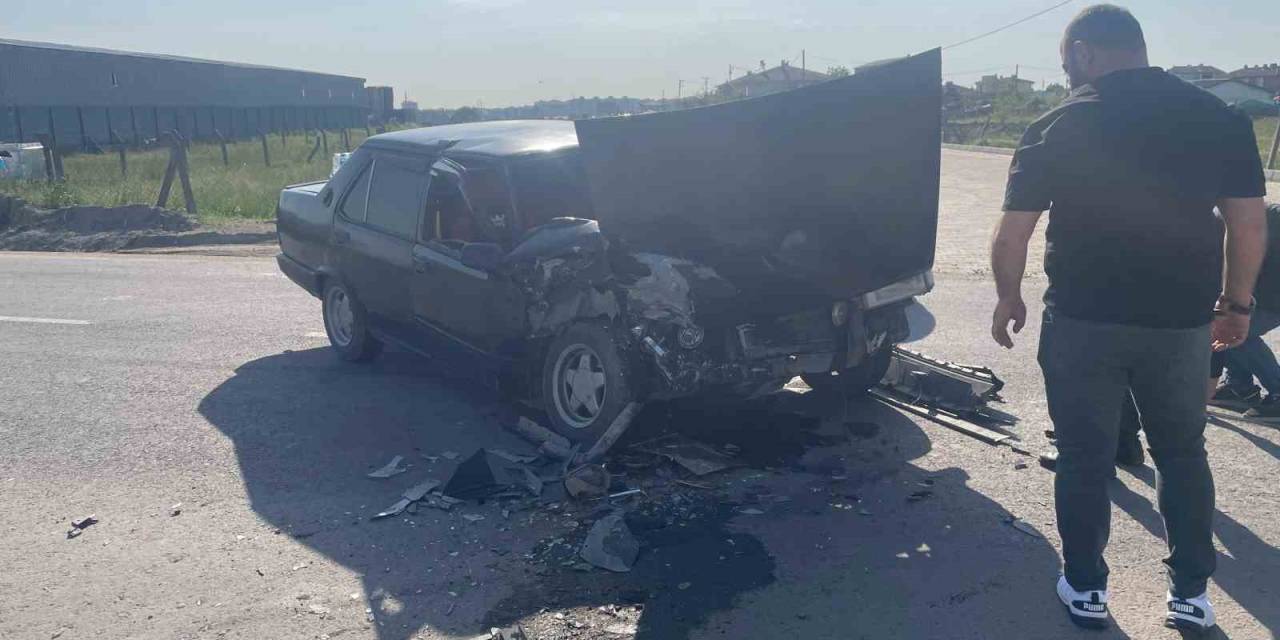 Tekirdağ’da Yolcu Minibüsü Otomobille Çarpıştı: 3 Yaralı