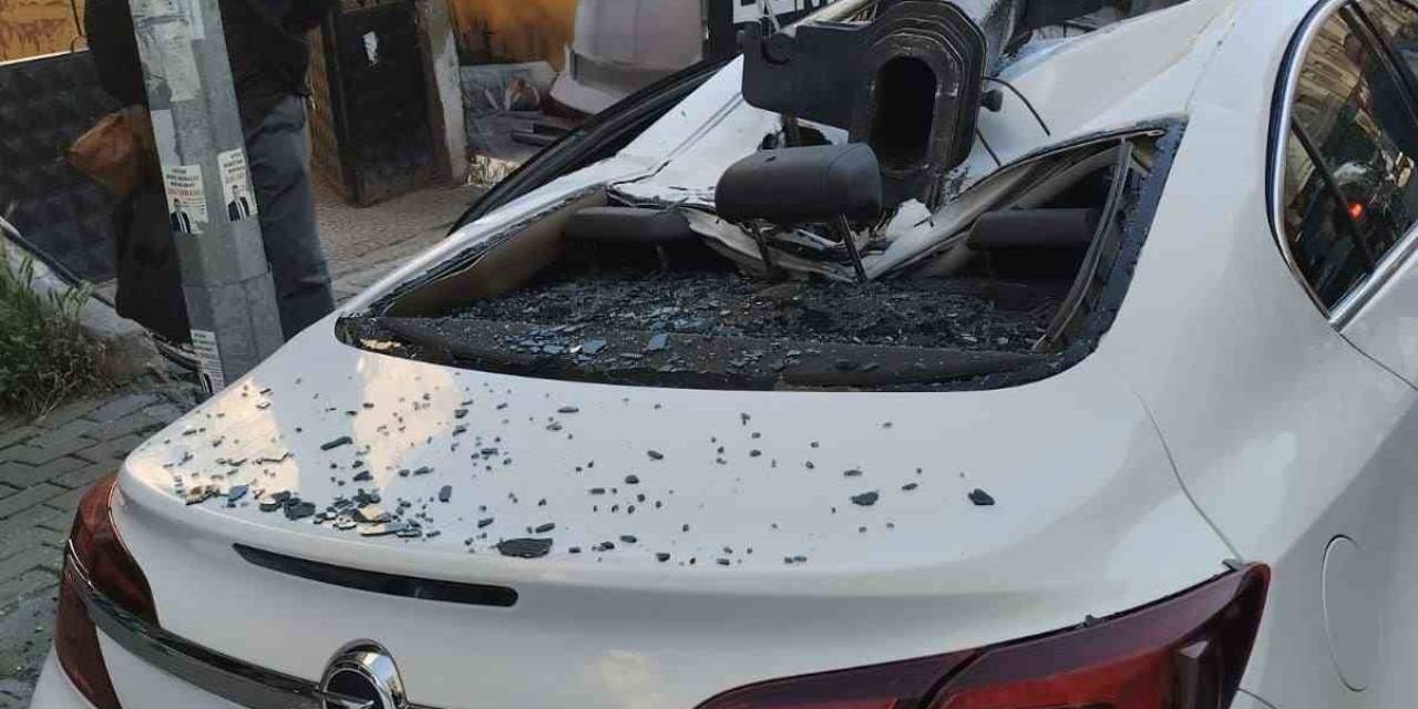 Avcılar’da İnşaat Çalışması Sırasında Vinç Devrildi, Facianın Eşiğinden Dönüldü