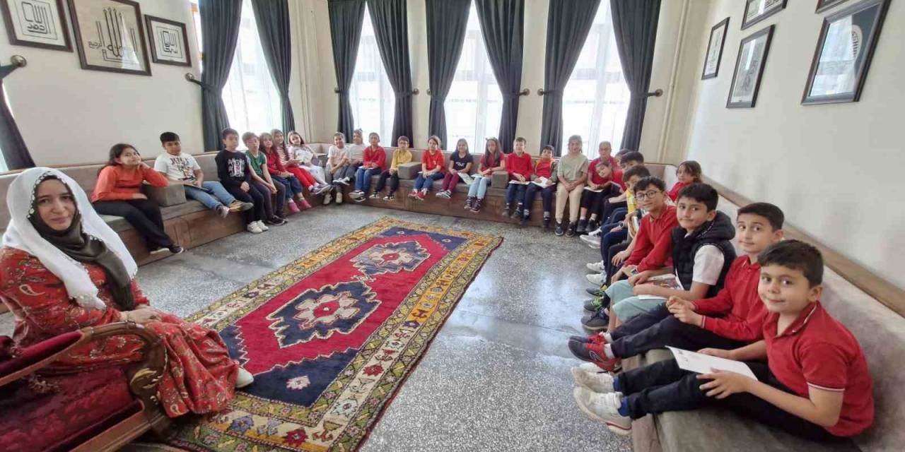 Masalla Büyüyen Çocuğun Hayal Gücü Daha Geniş Oluyor