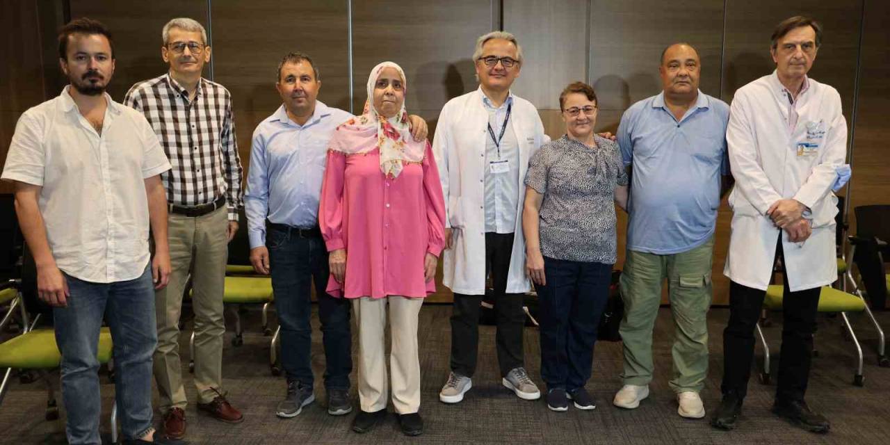 İzmir’de İki Aile Çapraz Böbrek Nakliyle Hayata Yeniden Başladı