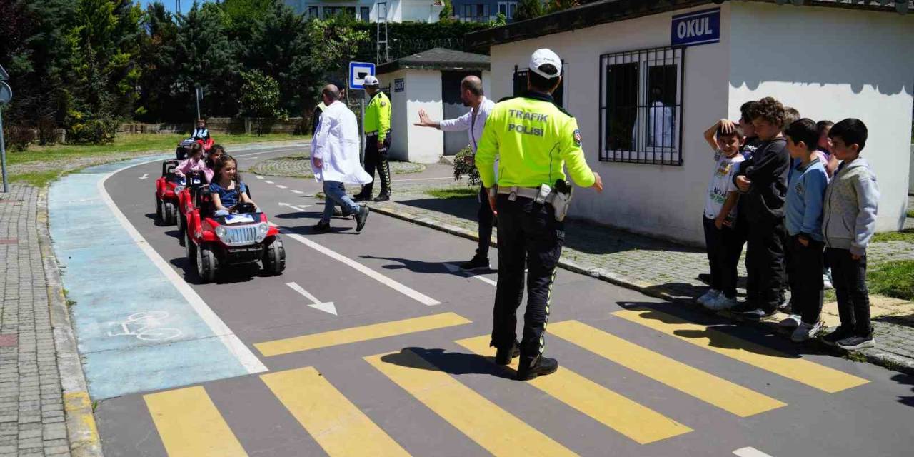 Arnavutköy’de Öğrencilere ‘Trafik Bilinci’ Eğitimi Verildi