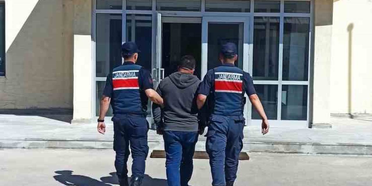 3 Yıl 1 Ay 15 Gün Hapis Cezası İle Aranan Şahsı Jandarma Yakaladı